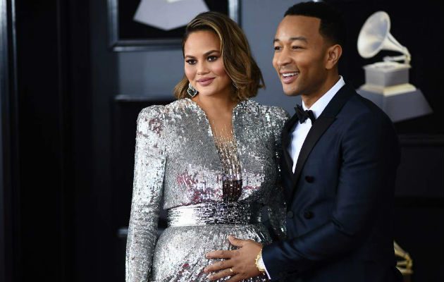 John Legend y su esposa. AFP