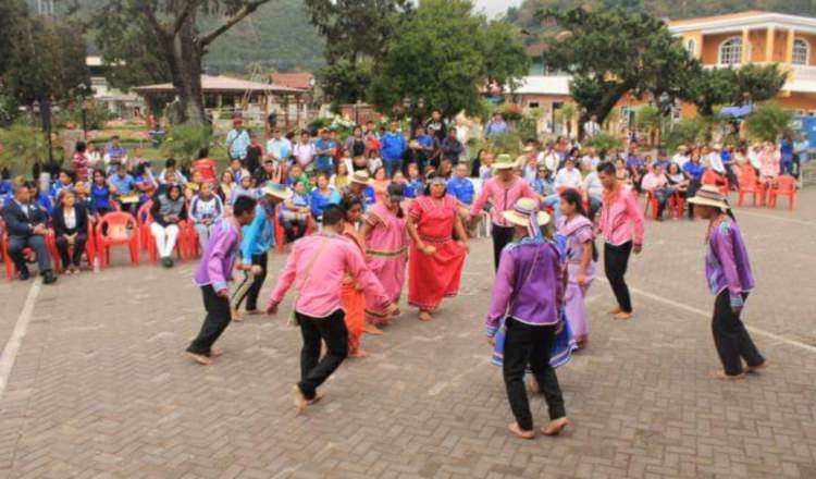 Indígenas de la comarca Ngäbe son parte de la cultura chiricana y se convierten en la principal mano de obra agrícola. /Foto Mayra Madrid