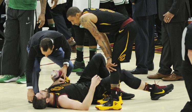 Love sigue bajo el protocolo de prevención por conmociones. /Foto AP