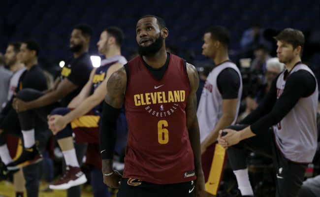  LeBron James en los entrenamientos de Cleveland. Foto:AP