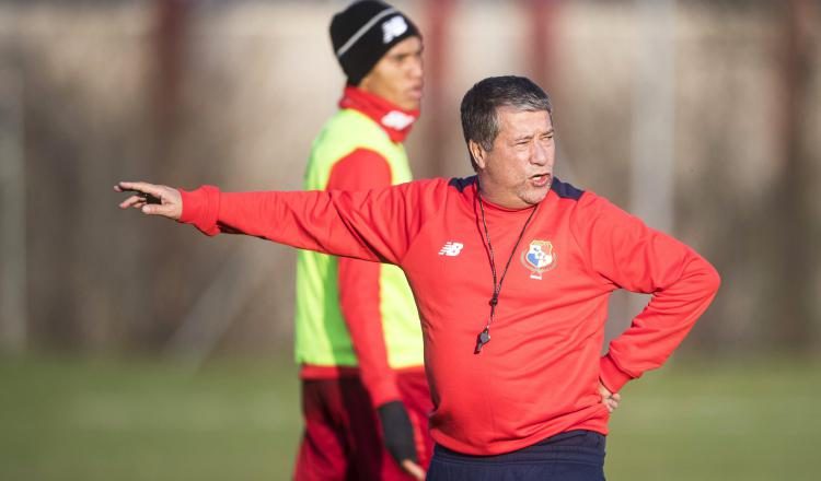 Hernán Darío "El Bolillo" Gómez tiene planificado utilizar una línea de cinco en la defensa de Panamá, en el Mundial de Rusia 2018. /Foto EFE