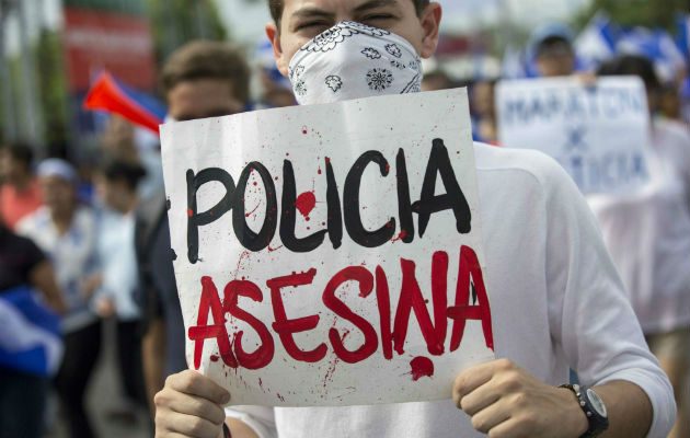 Inmediatamente salió a socorrer al amigo y cuando llegó al punto fue emboscado, le dispararon y le quemaron su camioneta.