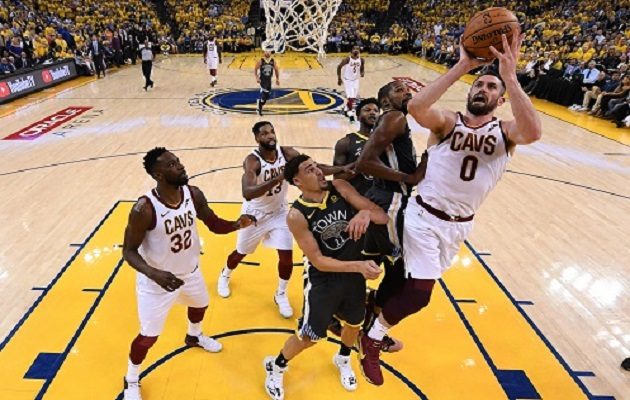 Warriors tienen ventaja 2-0 sobre Cavaliers. EFE