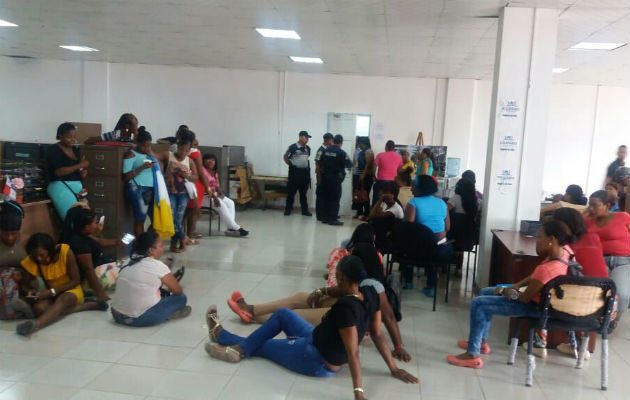 Las mujeres se mantienen en las instalaciones. Foto: Diómedes Sánchez.