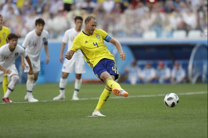 Andreas Granqvist anotó de penal. Foto AP