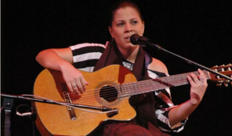 Karla Lamboglia se presentará esta noche en la Alianza Francesa. 