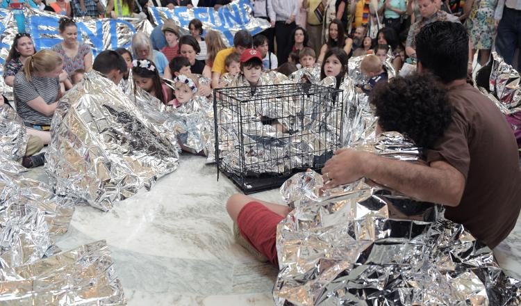 Protesta de niños contra las detenciones y la posterior separación de familias. EFE