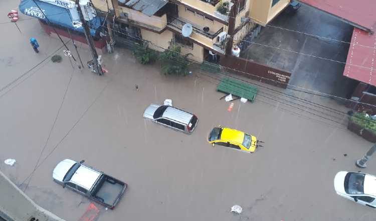 Algunas autoridades pidieron paciencia a los afectados para terminar los trabajos. /Foto: Cortesía