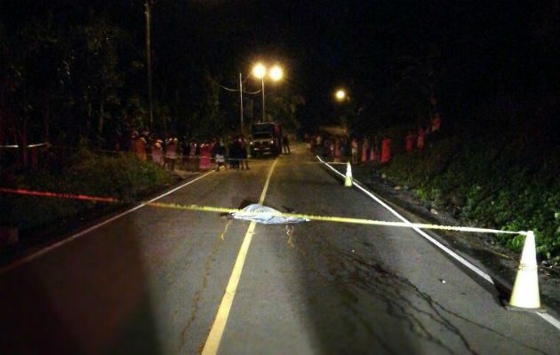 El cuerpo del atropellado no portaba documentos. Foto: José Vásquez. 