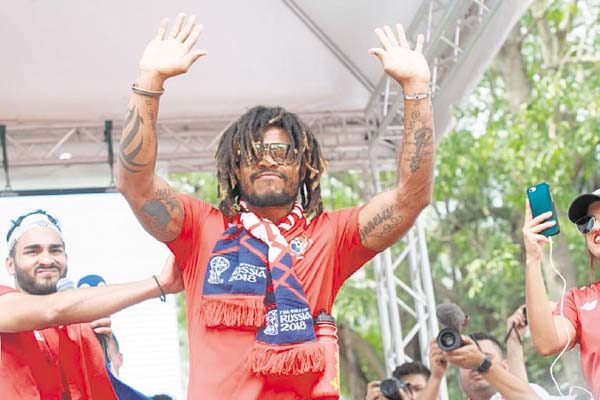 Román Torres: El RT5, con destacada actuación ante Túnez, fue uno de los que exteriorizó con mayor efervescencia su felicidad por el agasajo de que fueron objeto, tras su llegada de Rusia, luego de tres semanas en ese vasto territorio.
