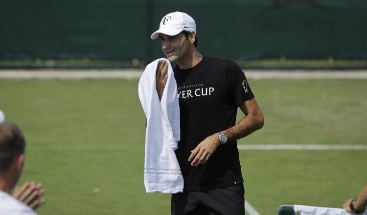 Federer durante una práctica. /Foto AP