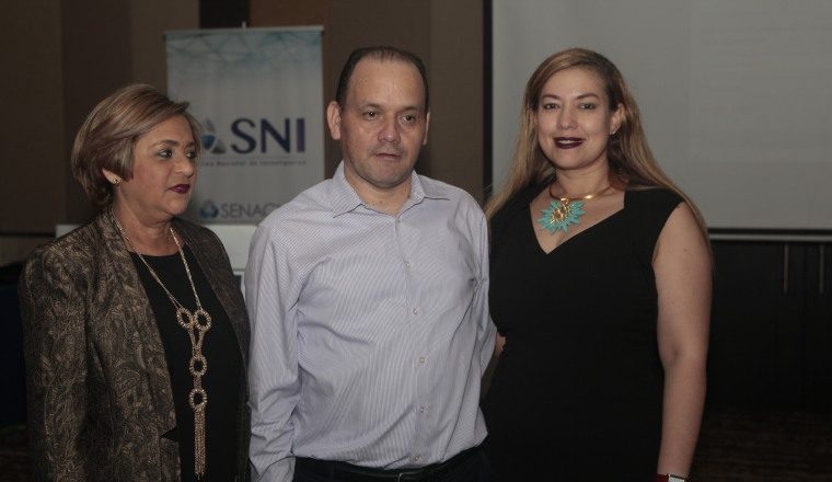 4.  Javier Murgas y Linneth  Suira.  