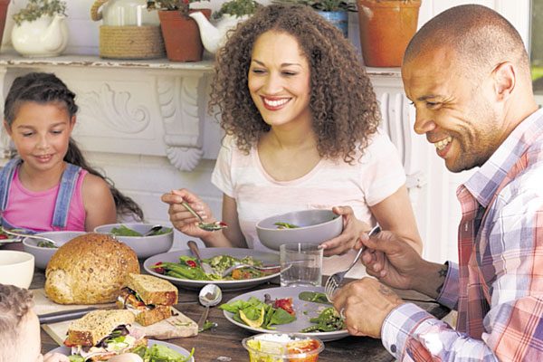 Hay que aprovechar las comidas en familia. /Foto Pixabay