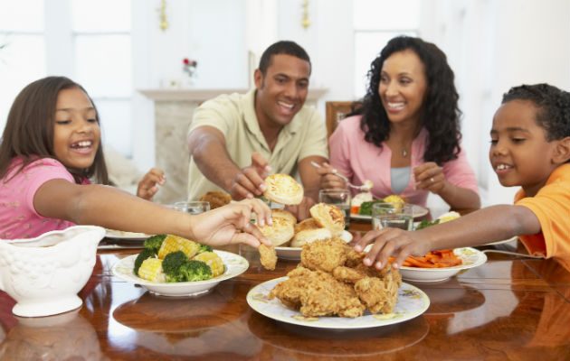 Hay que aprovechar las comidas en familia. /Foto Pixabay