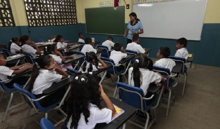 Los docentes también deben ser capacitados para entender cómo tratar a un estudiante con problemas familiares, que refleja en la escuela.