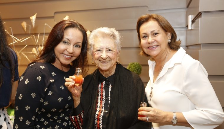 2.  Luz Álvarez, Estela de Álvarez y Piedad Álvarez.