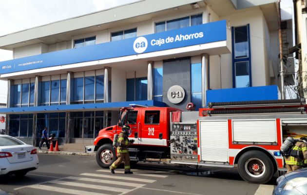 Los bomberos ingresaron al lugar. Foto: Thays Domínguez. 