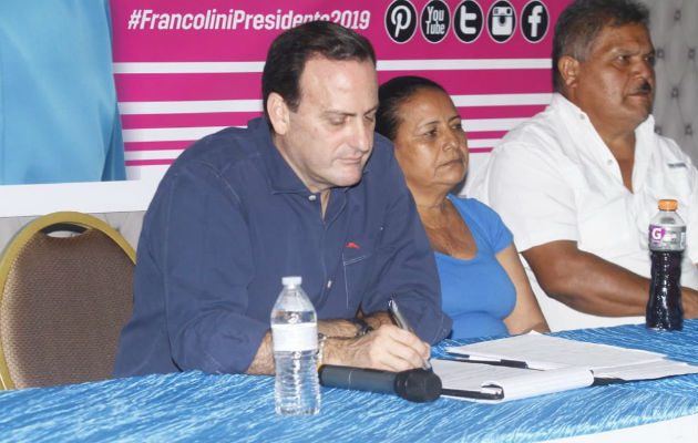 Riccardo Francolini Arosemena en reunión con copartidarios de Cambio Democrático