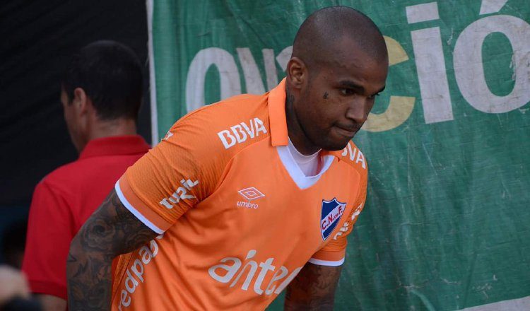 El panameño Luis "Manotas" Mejía jugó de titular. /Foto @PasionTricolor