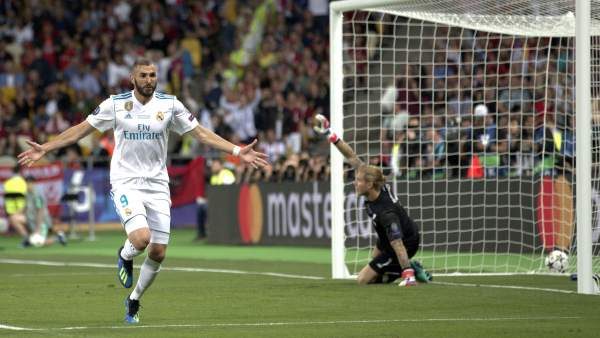 Benzema anota ante Liverpool en la final de la Champions. Foto EFE