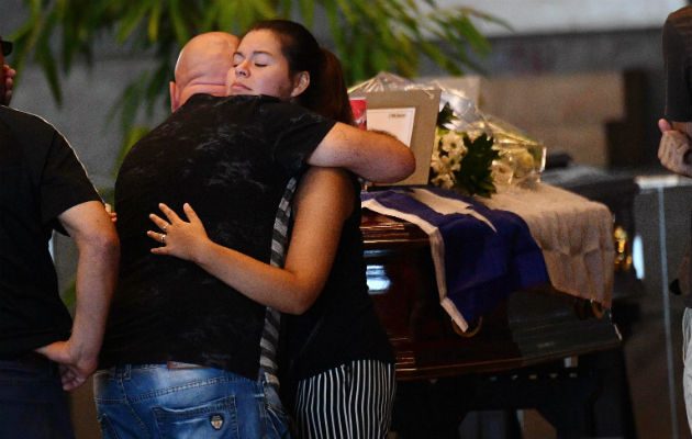 Los crujidos fueron oídos durante la noche, procedentes de los restos del puente aún en pie sobre las casas de la calle Porro y calle Fillak.