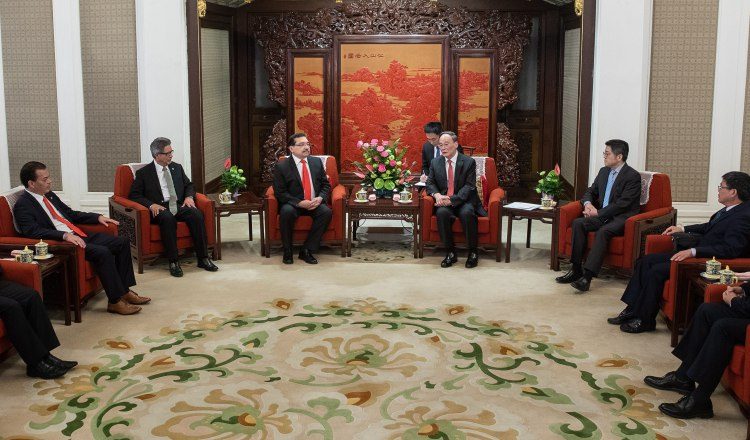 Autoridades  de China y El Salvador se reúnen. /Foto EFE