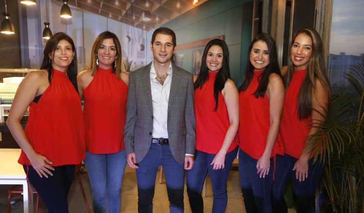 1. Diosandra Olivarrieta, María De Lourdes Ferrer, Simon Schachtel, Fernanda Blanco, Dahiana Álvarez y Andreína Negrette. 