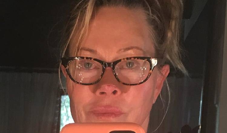 Melanie Griffith se ve  diferente.