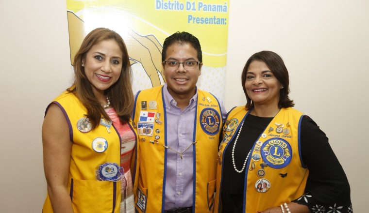 2.  Lourdes Aguilar de Rouley, Jorge Almillátegui y  Giovana García.