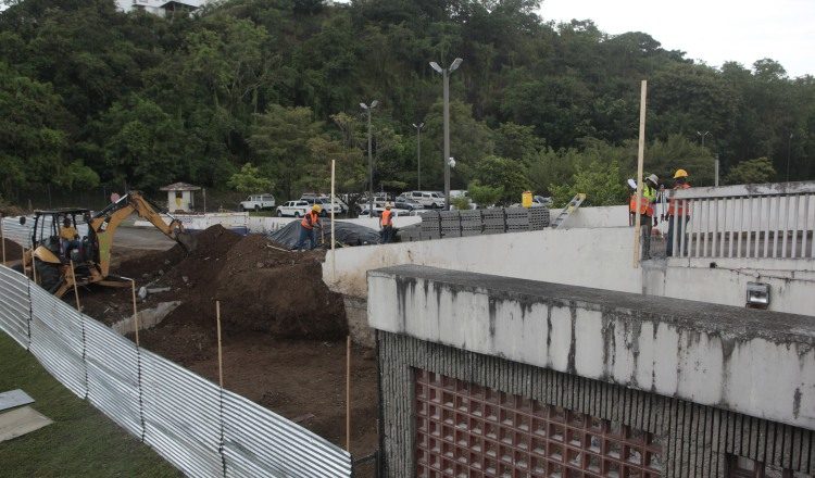 Los trabajos en el Hospital San Miguel Arcángel se mantienen  en un 70% y están presionando para que los mismos concluyan en noviembre de este año. /Foto: Víctor Arosemena