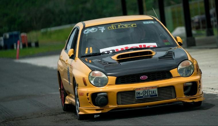 "El TAXI",  un Subaru Impreza WRX,  es único en la región y goza de gran reconocimiento entre los amantes de esta disciplina. Cortesía 
