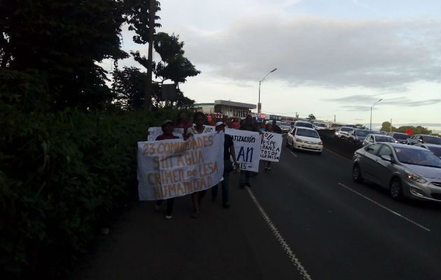 Los pobladores de varias comunidades de Arraiján están cansados de la falta de agua. Foto: Eric Montenegro.  