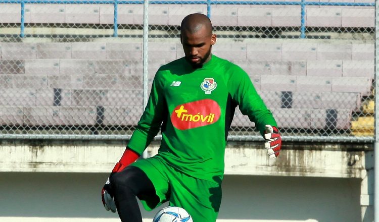 Luis "Manotas" Mejía