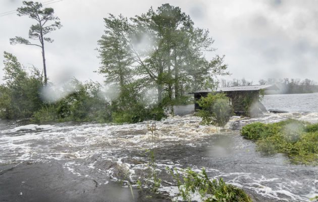 Este sábado, tres personas murieron en el condado norcarolino de Duplin debido a "riadas y balsas de agua en las carreteras".