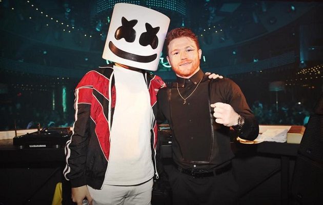 Canelo celebró por todo lo alto.