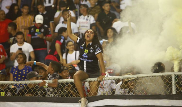 Fanaticada de Tauro celebró en el Rommel Fernández Foto Anayansi Gamez