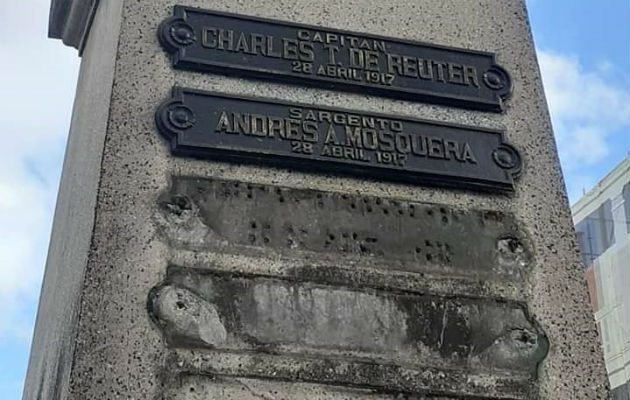 Vista de las placas removidas por personas del mal vivir. Foto: Diómedes Sánchez S.