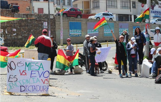 Contrarios a la reelección de Evo Morales, bloquearon calles en La Paz. Foto: EFE.