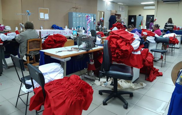 Los colores de la Patria predominan en el taller: Foto: MilagrosMF.