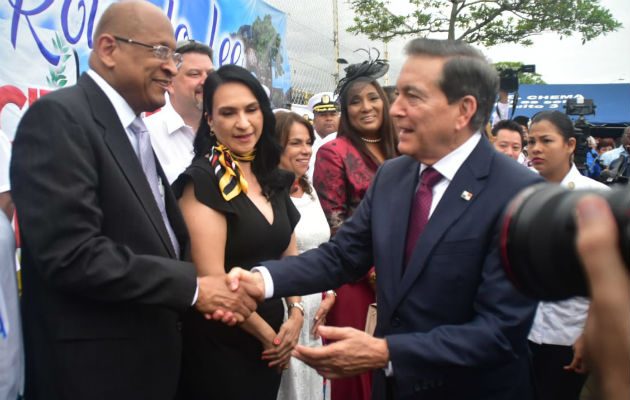 El ministro Alexander, afirmó que lo adeudado asciende a un poco más de "$1,200 millones, a los que ya le hemos empezado a hacer frente.