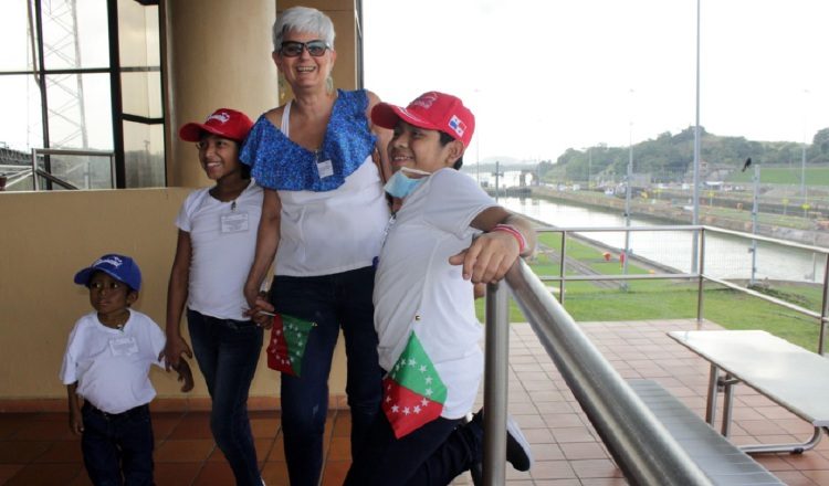 Los niños hospitalizados reciben educación y trece de ellos visitaron la ciudad capital.