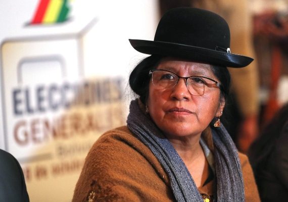 María Choque Quispe presentó su renuncia "irrevocable", y dijo que lo hace para someterse a "cualquier investigación", luego de un informe de la OEA que señala "presuntos hechos irregulares" en las elecciones del 20 de octubre. FOTO/EFE