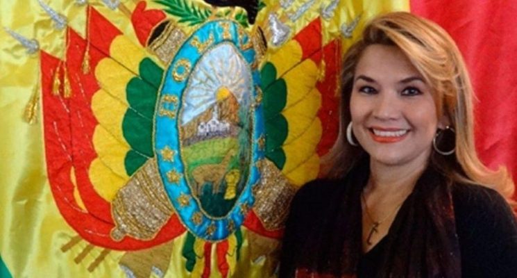 Jeanine Áñez  de 52 años, ha sido senadora de oposición por la región amazónica de Beni desde 2010, denunciado la inexistencia de una "democracia plena" en el país. FOTO/TWITTER