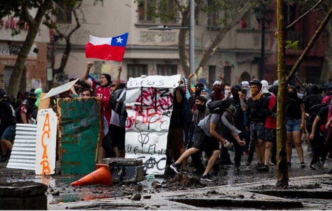 Protestas en las calles de Chile para pedir derechos básicos garantizados. Foto/EFE