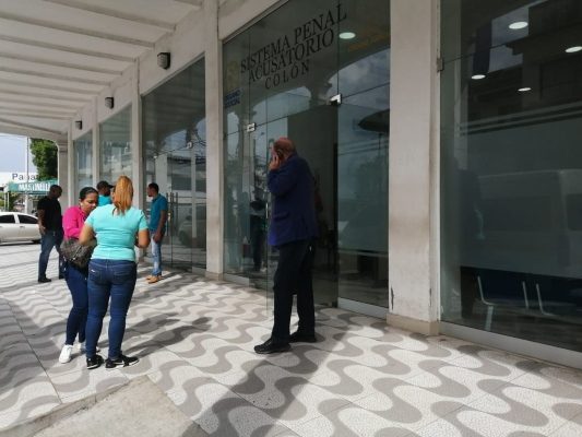 En el SPA solo quedaron los implicados en el caso acompañados por sus familiares. Foto/Diómes Sánchez