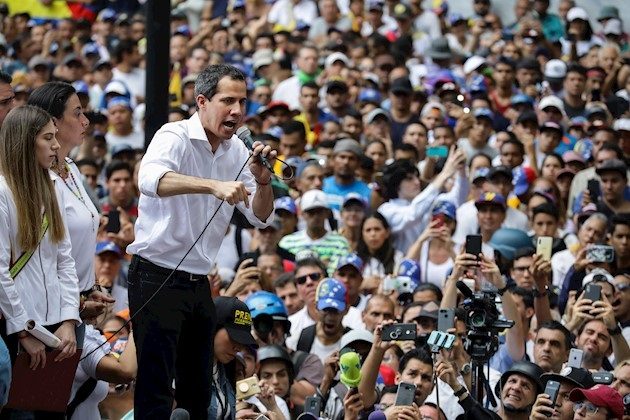 Desde que proclamó un Gobierno interino a finales de enero pasado, Guaidó ha hecho varios llamados a las Fuerzas Armadas para que retiren su respaldo a Maduro.