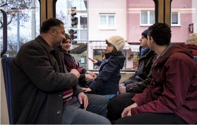 Miembros de la familia Kodaimi han batallado para adaptarse a la sociedad alemana pese a una cálida bienvenida al llegar de Siria en 2016. Foto/ Laetitia Vancon.