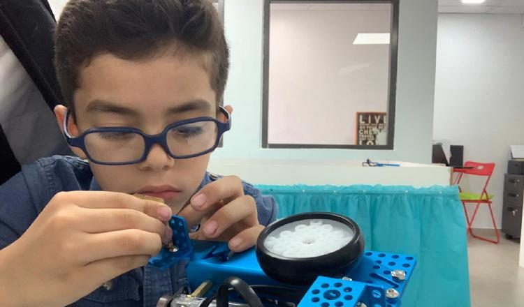 Los alumnos de Next Generation, ganadores en la contienda local de robótica en Panamá. Cortesía