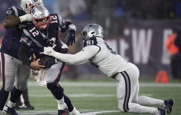 Brady terminó con 17 pases completos de 37 intentos.