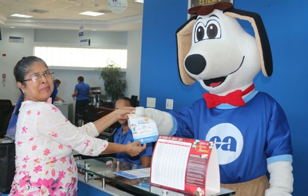 Caja de Ahorros es unos de los bancos que ofrece al cliente facilidades para iniciar su ahorro navideño.